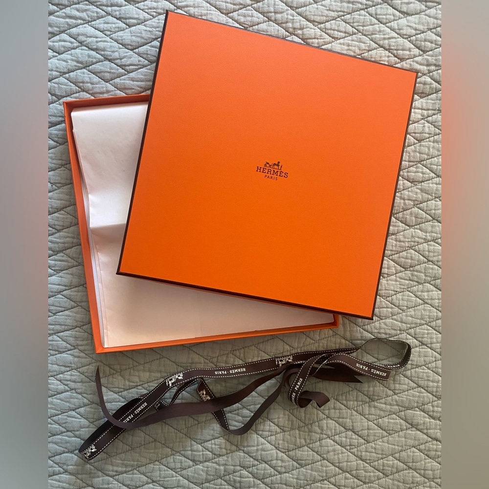 HERMES - Authentic Carre 90 Scarf Box - includes paper lining and ribbon - new